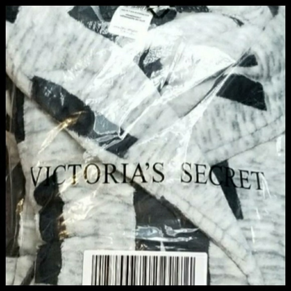 PINK Plush Logo Robe! - Picture 2 of 2